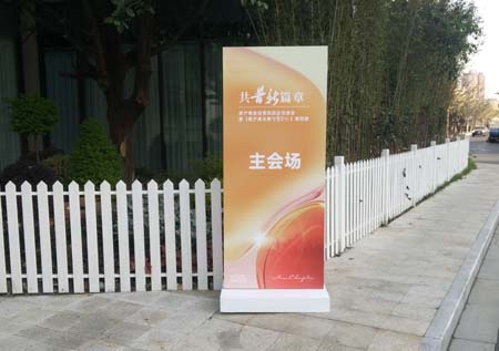 T型木質(zhì)指示牌出租_戶外防風(fēng)指引牌